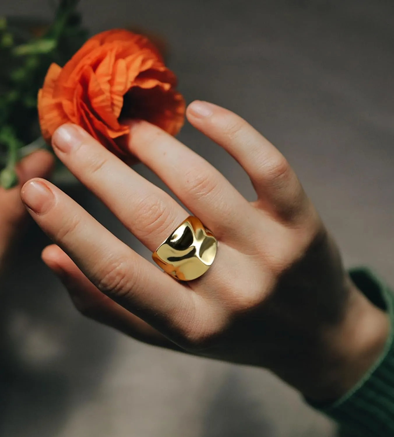 Gold and Silver Rings for Women, Fashion 18K Gold Plated Chunky Statement Ring Band Dome Mask Design Cocktail Costume Jewelry for Her